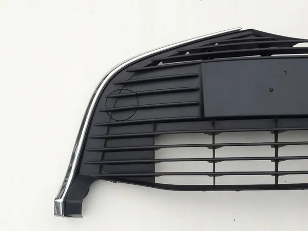 Griglia paraurti anteriore Yaris III P13 con finitura cromata image 2