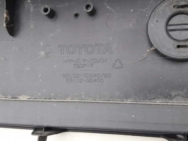 Griglia paraurti anteriore Yaris III P13 con finitura cromata image 9