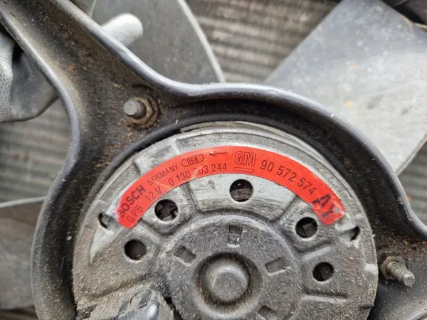 Radiador de agua con ventilador Opel Corsa B 1.2 OEM 90410048 image 2