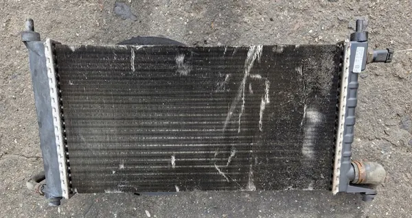 Radiador de agua con ventilador Opel Corsa B 1.2 OEM 90410048 image 3