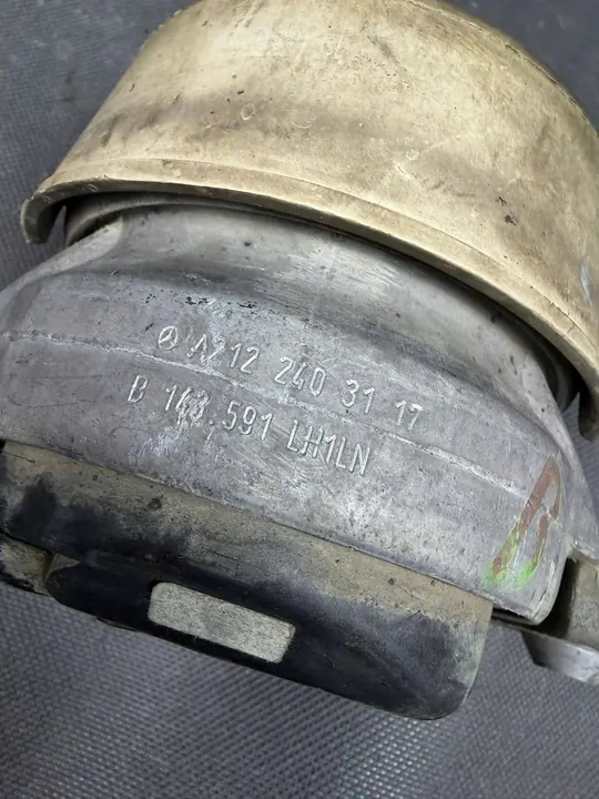 Mercedes Engine Mount Bracket A2122403117 image 3