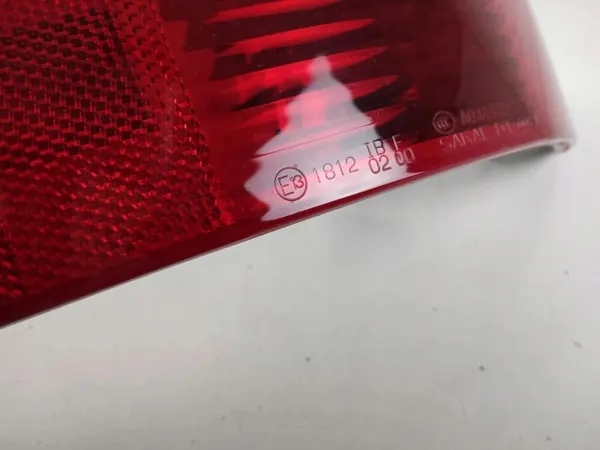 Luz trasera antiniebla Mitsubishi Outlander OEM E131812 image 4