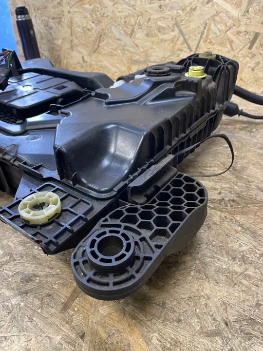 Tanque AdBlue OEM 9826092180 para Citroen C5 Aircross image 8