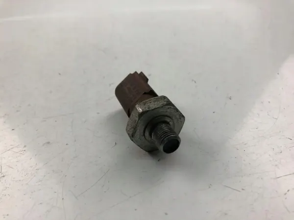 Oljetrycksensor OEM 04L919081B för VW Passat image 4