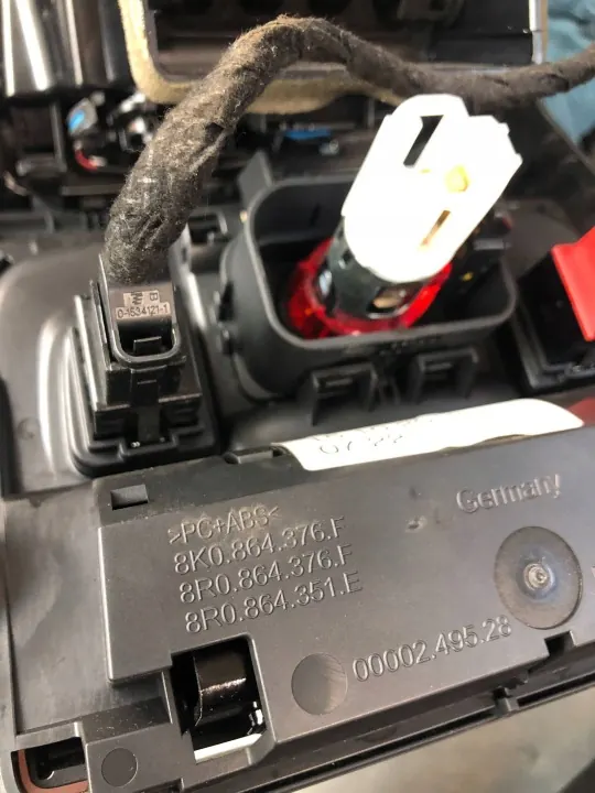 Tunnelpanel OEM 8K0819203J för uppvärmd baksäte image 5