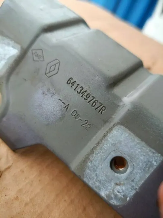Soporte de guardabarros delantero derecho OEM CPN1731 Renault Kangoo image 3