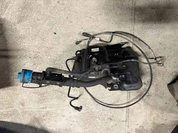 Tanque AdBlue Opel Zafira C 2.0 CDTI image 3