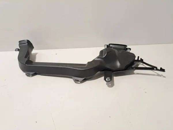 OEM 9396272 Matkustamon ilmakanava oikea puoli BMW M8 image 10