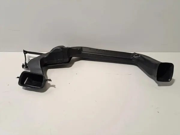 OEM 9396272 Matkustamon ilmakanava oikea puoli BMW M8 image 5