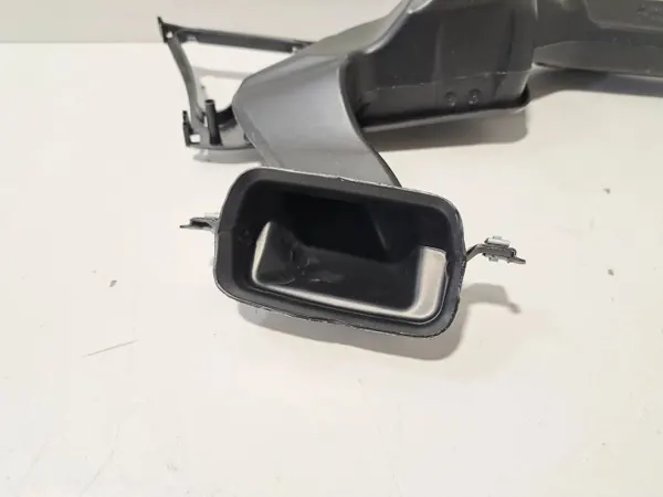 OEM 9396272 Matkustamon ilmakanava oikea puoli BMW M8 image 6