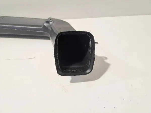 OEM 9396272 Matkustamon ilmakanava oikea puoli BMW M8 image 7