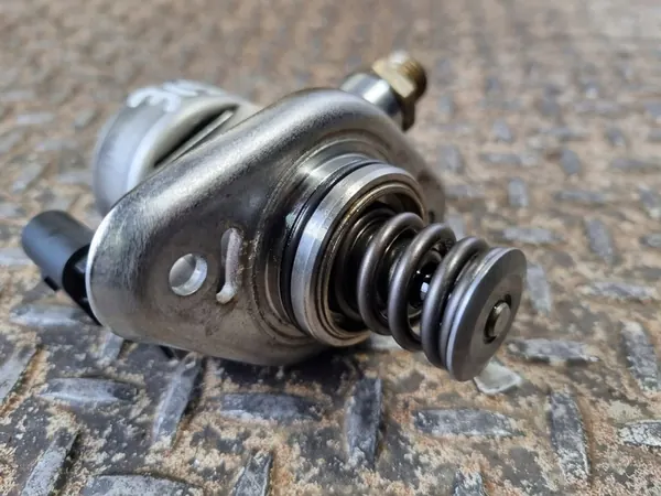 Kraftstoffpumpe Volkswagen Tiguan Allspace 2022 OEM 06G127028H image 3