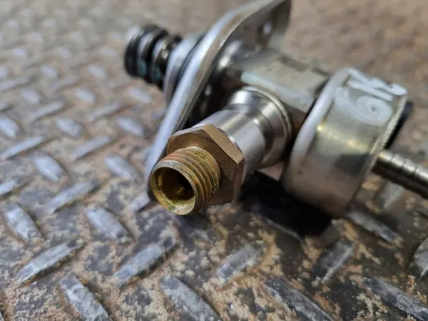 Kraftstoffpumpe Volkswagen Tiguan Allspace 2022 OEM 06G127028H image 4