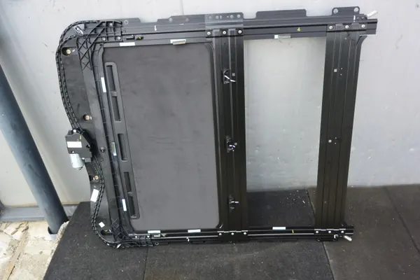Techo solar Maserati Ghibli III OEM 06700446310 image 8
