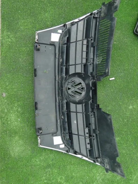 Volkswagen Passat B6 Front Grill Radiator OEM image 4