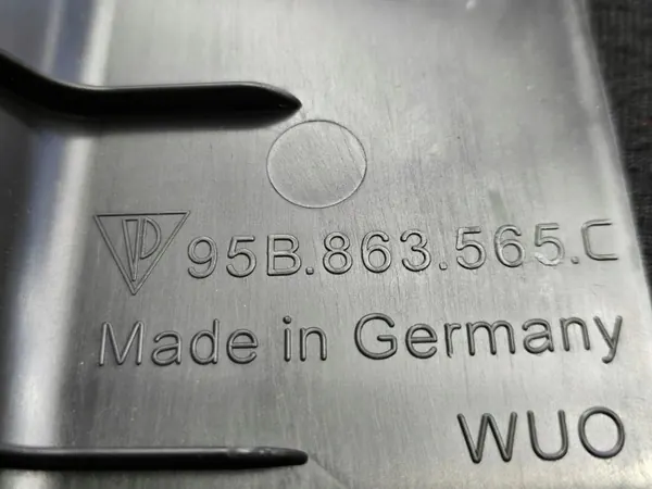 Porsche Macan Batteriekastendeckel OEM 95B863565C image 5