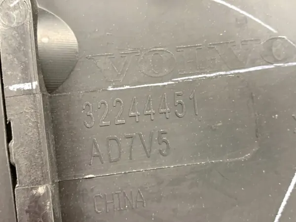 OEM 32244451 Etutuuletin Volvo S90 II:lle image 3