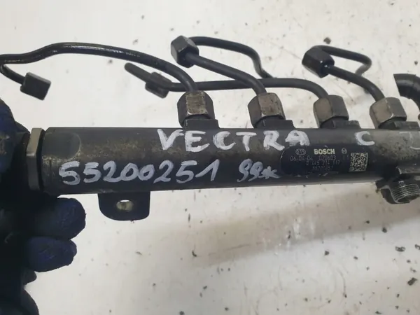 Carril de inyección Opel Vectra C OEM 55200251 image 5