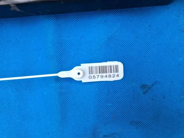 Clip de garniture de seuil droit OEM QUA8819 BMW Série 8 image 4
