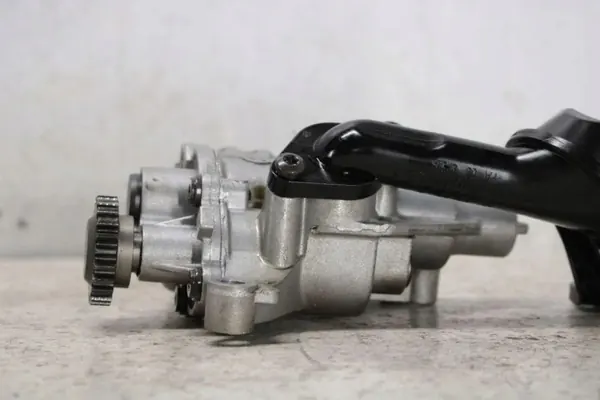 Bomba de aceite VW OEM 06H115105AF para Passat B7 Alltrack image 2