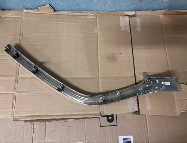 MAZDA 3 III LIFT Kromgrilllist Höger BANE-507J1 image 4