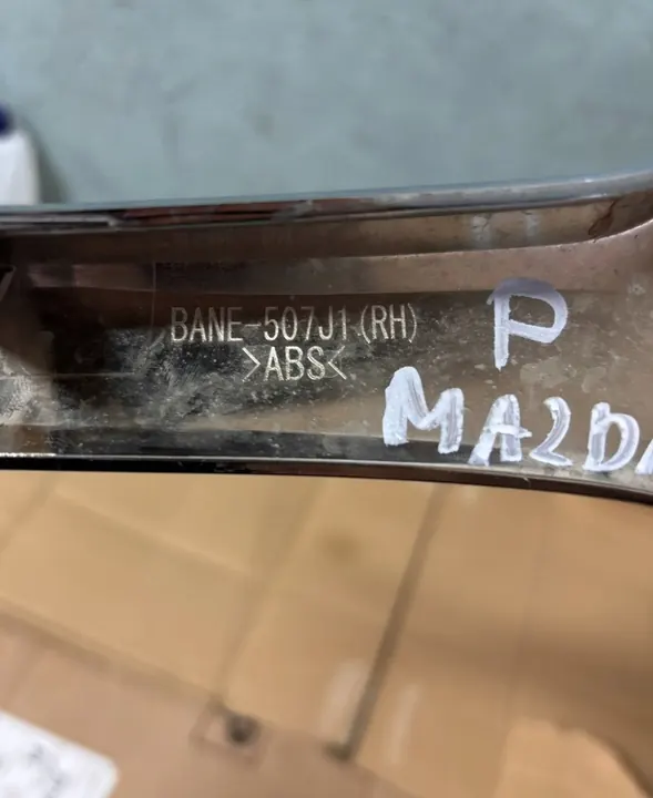 MAZDA 3 III LIFT Kromgrilllist Höger BANE-507J1 image 5