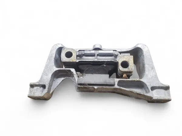 Mercedes-Benz CLA C117 Engine Mount A2462401717 image 4