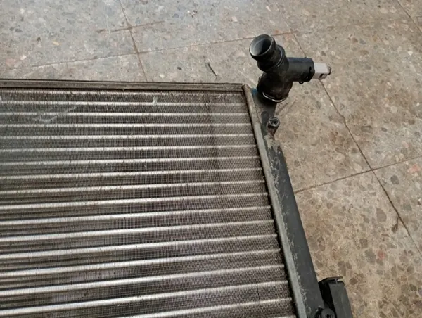 1K0121251Q Radiateur d'eau pour VW Jetta III 1.6B image 6