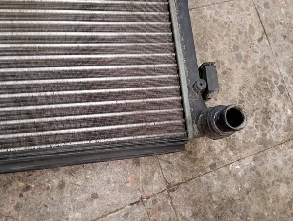 1K0121251Q Radiateur d'eau pour VW Jetta III 1.6B image 7