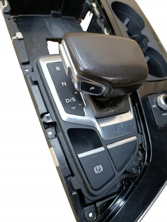 Audi Q7 sisustuslistasarja OEM 4M1862533A image 7