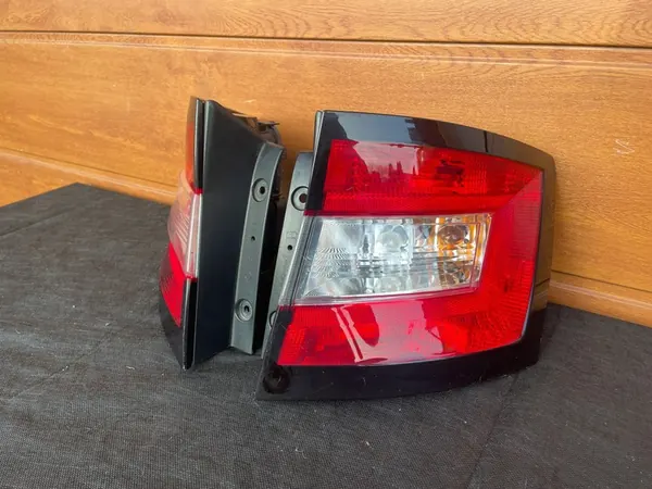 Luz Trasero Izquierdo + Derecho Skoda Fabia III Kombi 2014+ image 3