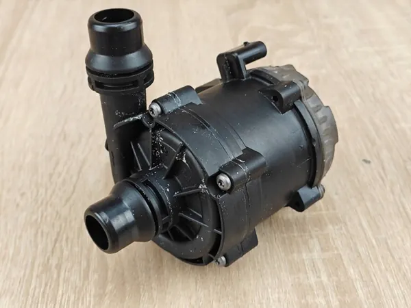 Bomba de agua OEM 8638237 para BMW 530i G30 G31 image 3