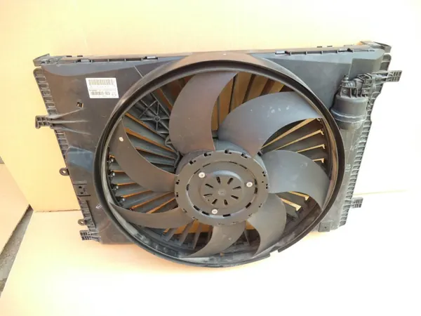 Mercedes radiateurventilator OEM A2465000493 - Gebruikt image 2
