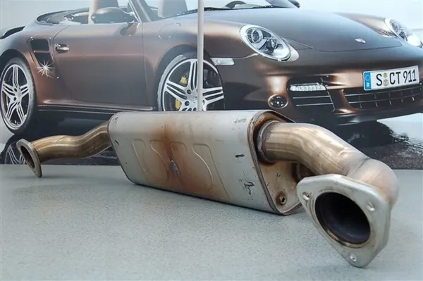 Porsche 911 997.2 Mittelschalldämpfer Gebraucht OEM 99711118032 image 1