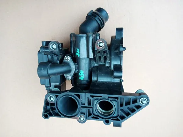 VW, AUDI 1.8 2.0TSI Carcasa de Termostato 06L121111B image 4