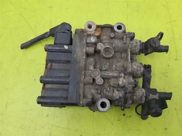 ECAS Air Suspension Valve Mercedes Actros MP3 4728900320 image 2