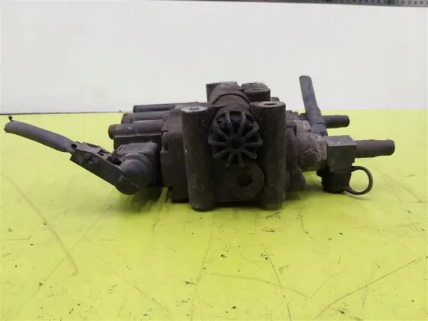 ECAS Air Suspension Valve Mercedes Actros MP3 4728900320 image 3
