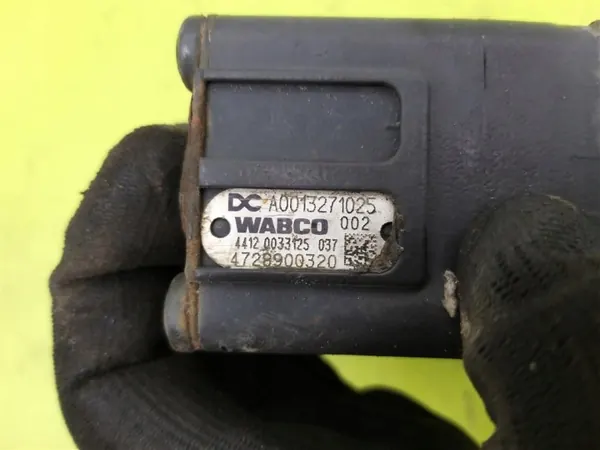 ECAS Air Suspension Valve Mercedes Actros MP3 4728900320 image 5