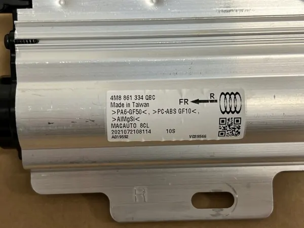 Audi Q8 Bakdörr Höger Gardin OEM 4M8861334 QBC image 3