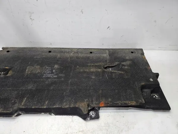 Protection sous caisse droite centrale grande Audi Q3 8U OEM 8U0825208 image 10
