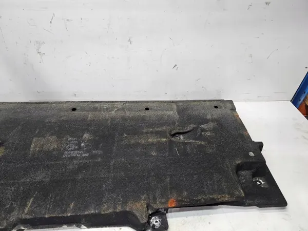 Protection sous caisse droite centrale grande Audi Q3 8U OEM 8U0825208 image 9