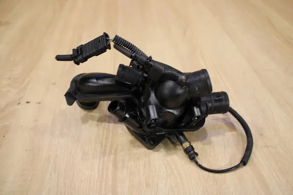 Thermostat Housing Peugeot 5008 I 1.6 THP image 2