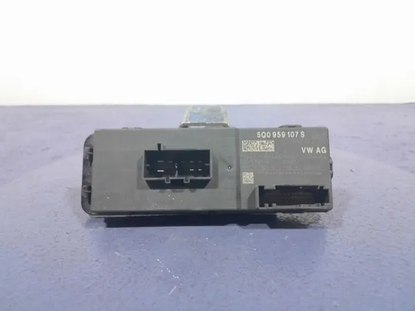 Skoda Superb III liftmodule OEM 5Q0959107S image 2