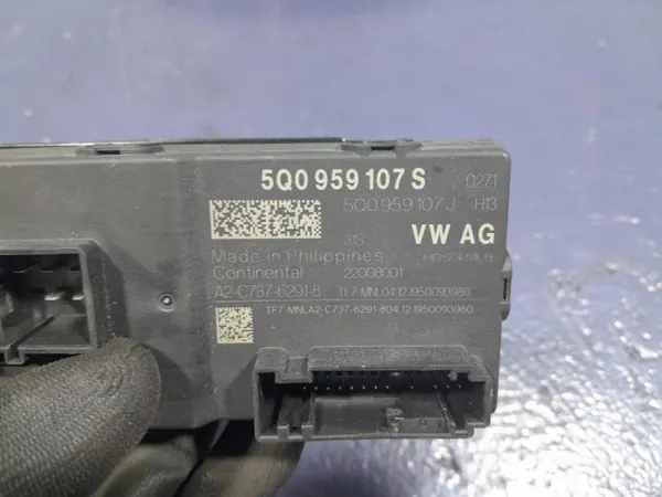 Skoda Superb III liftmodule OEM 5Q0959107S image 3