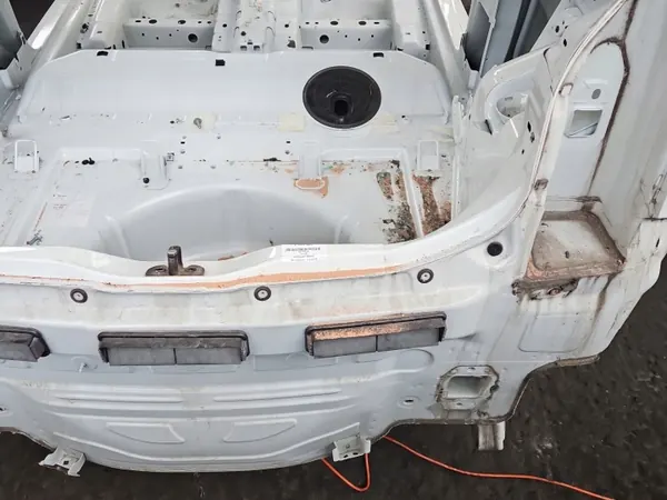 Panel suelo trasero VW UP usado OEM IMPRK1543362 image 3
