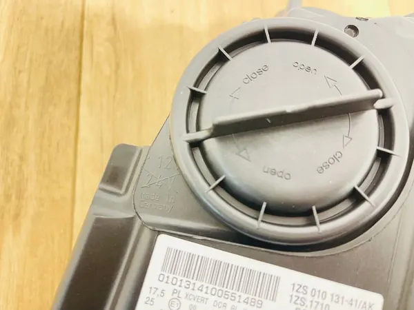 BMW 5 F10 F11 10-13 Farol Xenon EU image 6