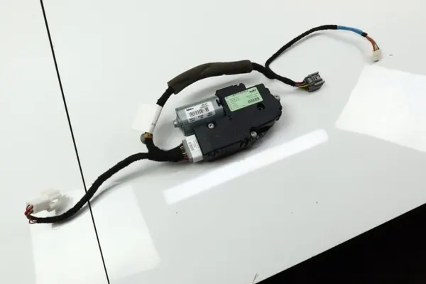 Mercedes schuifdakmotor OEM 2469005004 - Gebruikt image 2