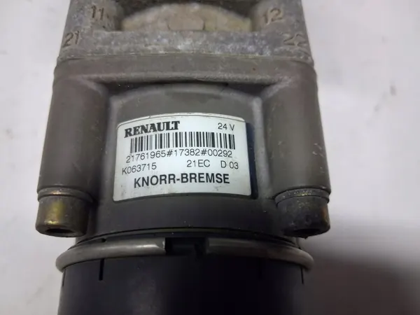 Bromsventil OEM 21761965 K063715 under pedal image 3
