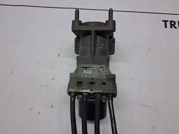 Bromsventil OEM 21761965 K063715 under pedal image 4