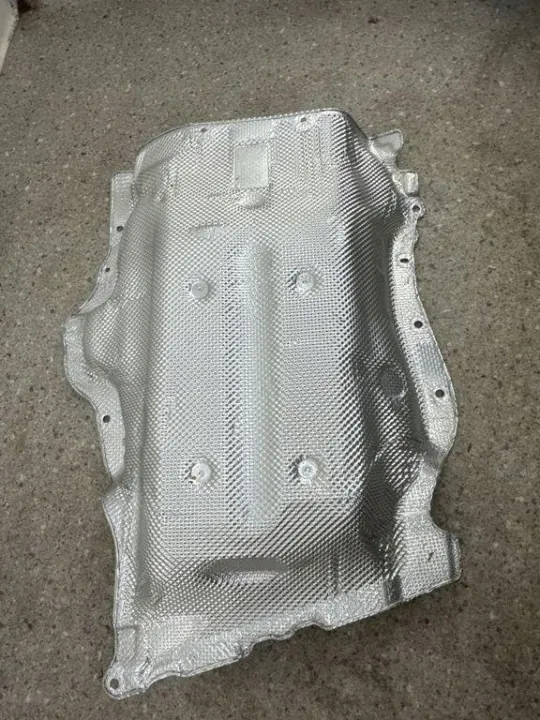 Escudo térmico BMW OEM 9477792 3.0L 2019 image 2